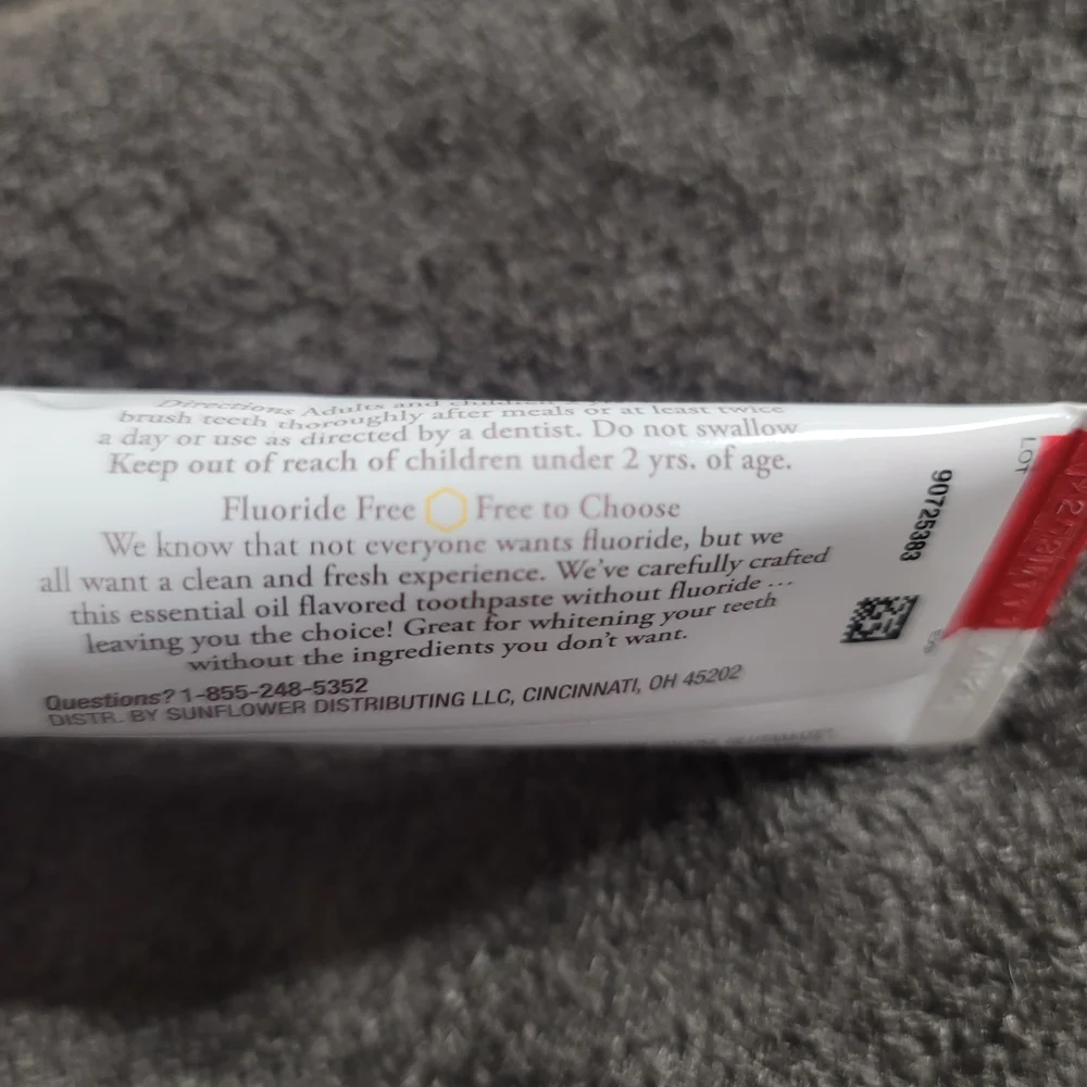 Burts Bees Purely White Toothpaste‎ Fluoride Free Mint .85oz New Sealed Travel